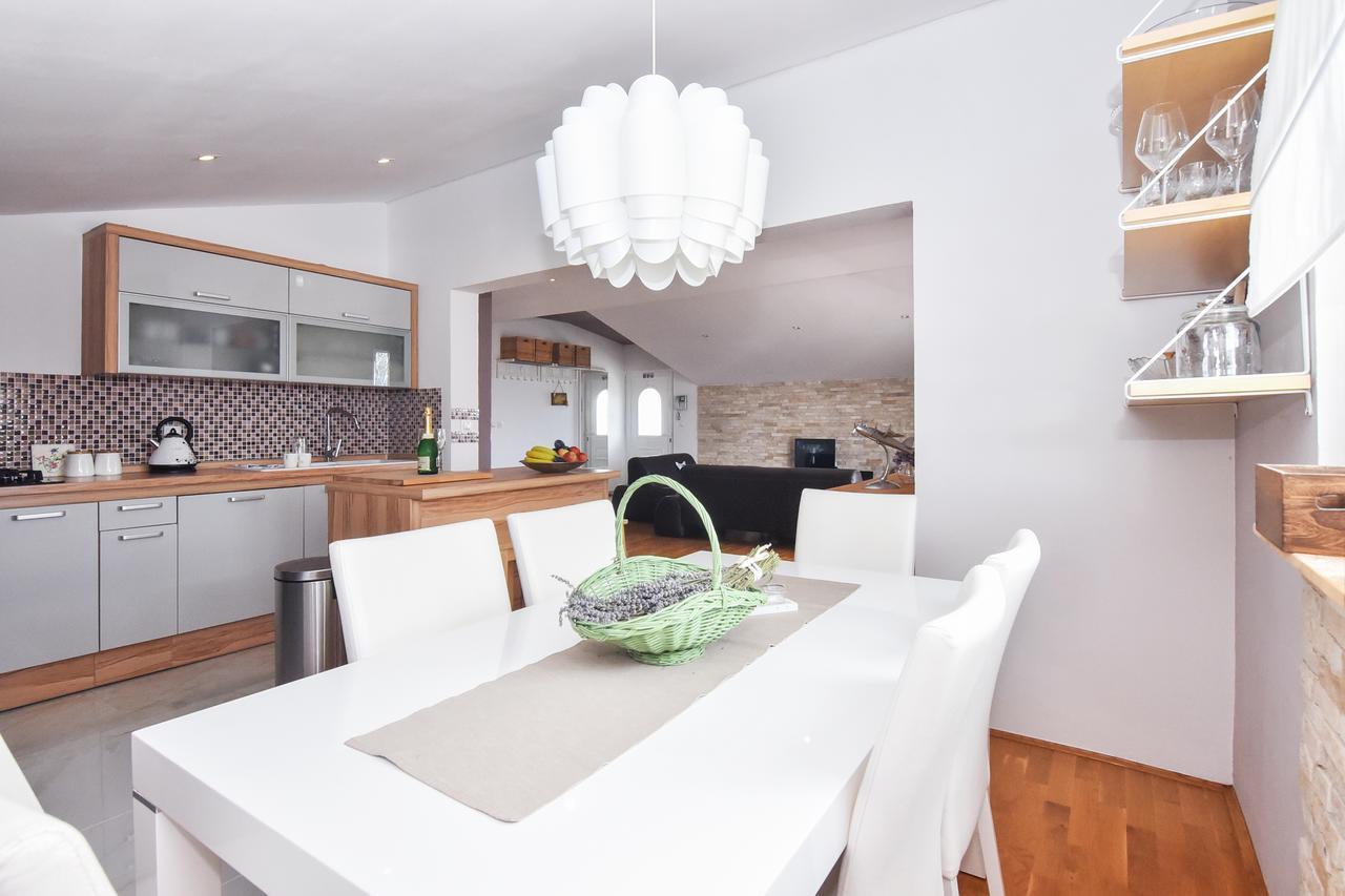 Apartment Larisa Gornji Karin Kültér fotó